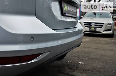Мінівен Volkswagen Touran 2015 в 