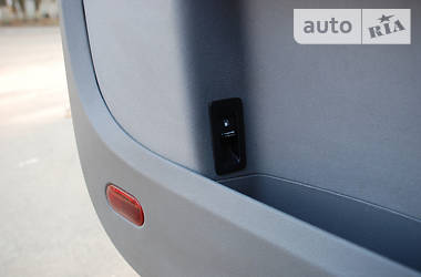 Седан Volkswagen Touran 2003 в 