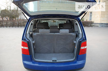 Седан Volkswagen Touran 2003 в 