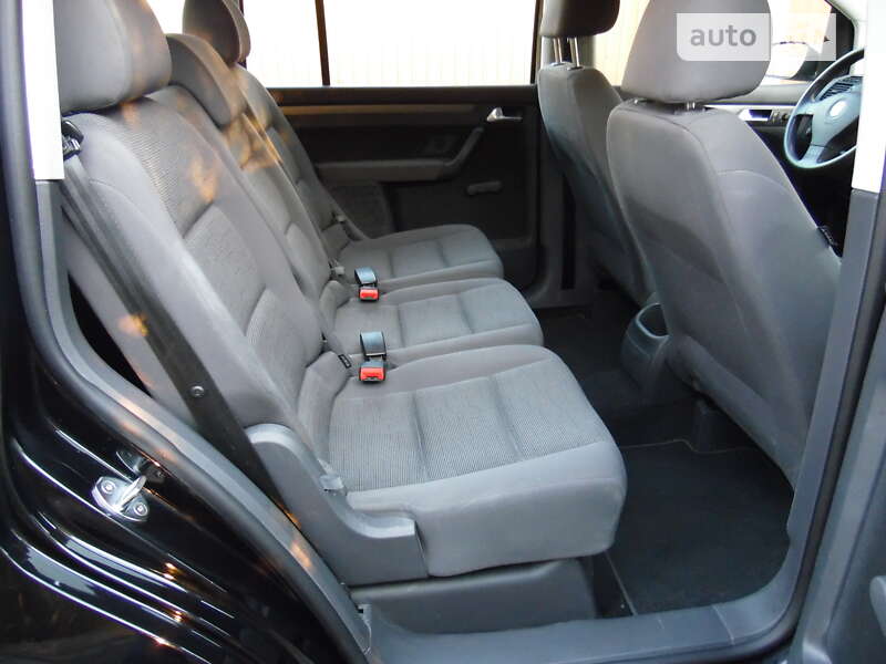 Мінівен Volkswagen Touran 2008 в Стрию