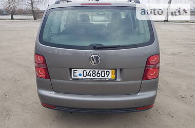 Мінівен Volkswagen Touran 2009 в  фото 11 Мінівен Volkswagen Touran 2009 в