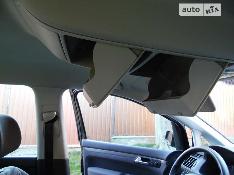 Мінівен Volkswagen Touran 2008 в Стрию