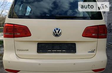 Мінівен Volkswagen Touran 2015 в 