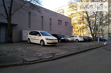 Мінівен Volkswagen Touran 2015 в 