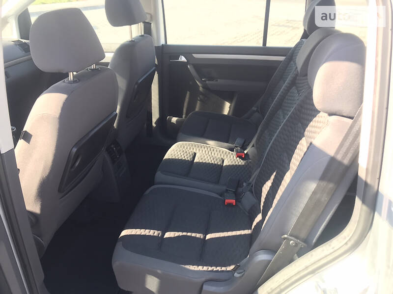 Мінівен Volkswagen Touran 2010 в Луцьку