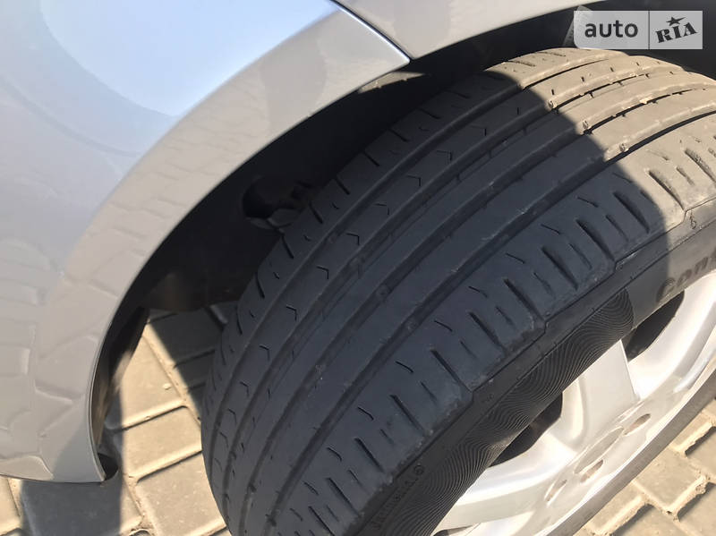 Мінівен Volkswagen Touran 2010 в Луцьку