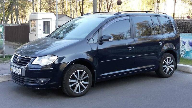Мінівен Volkswagen Touran 2008 в Києві