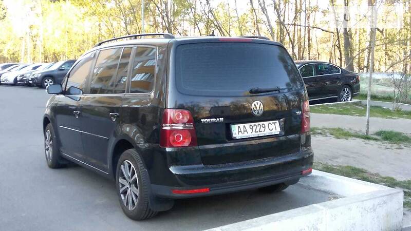 Мінівен Volkswagen Touran 2008 в Києві