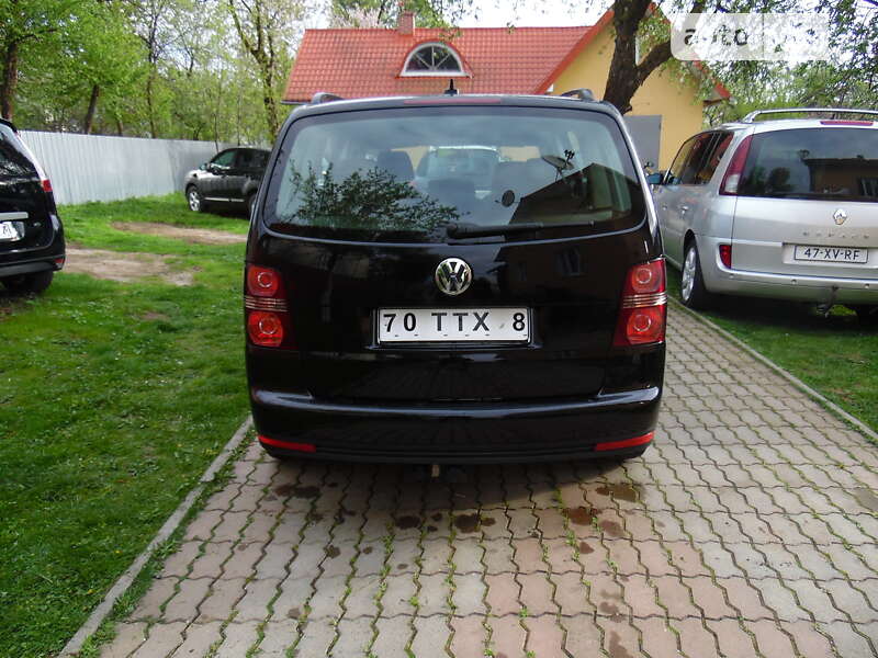 Мінівен Volkswagen Touran 2008 в Стрию
