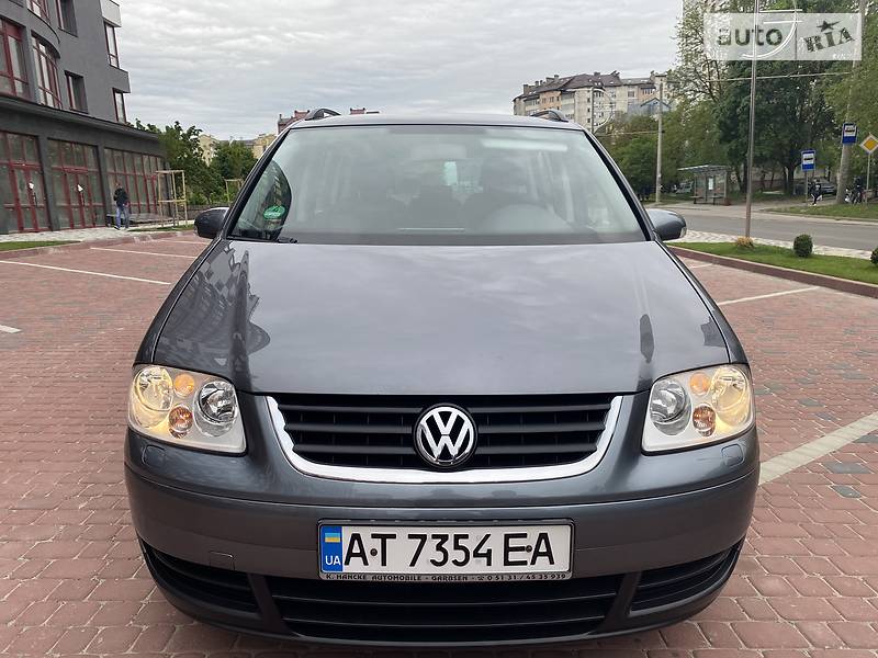 Універсал Volkswagen Touran 2006 в Івано-Франківську