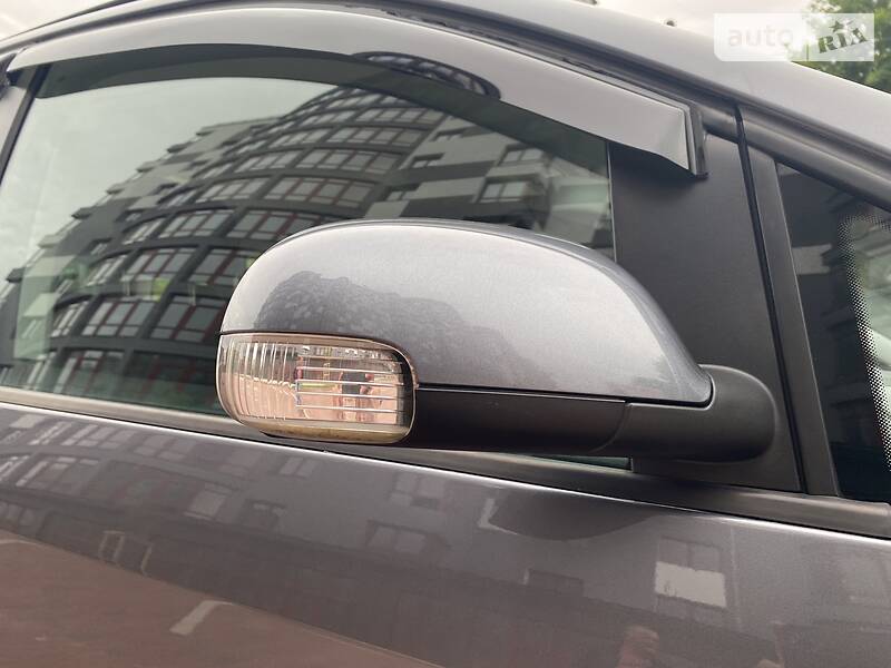Універсал Volkswagen Touran 2006 в Івано-Франківську