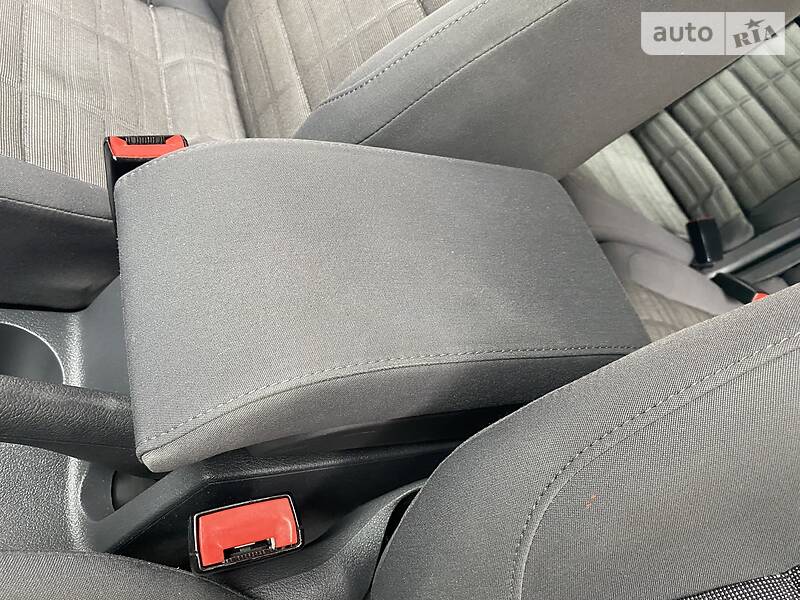 Універсал Volkswagen Touran 2006 в Івано-Франківську