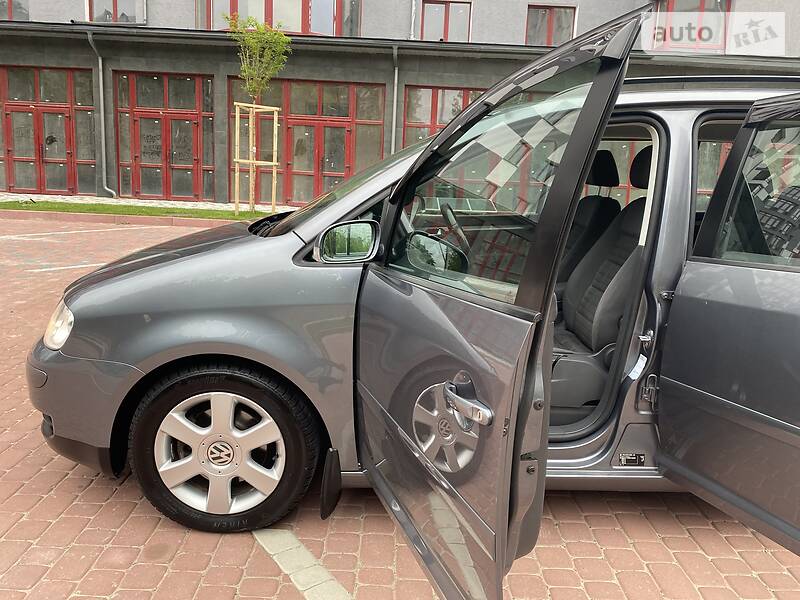 Універсал Volkswagen Touran 2006 в Івано-Франківську