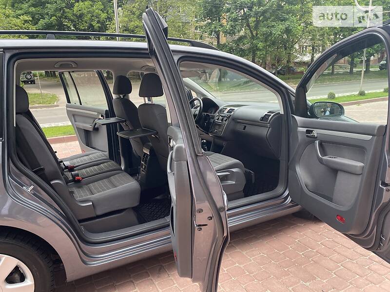 Універсал Volkswagen Touran 2006 в Івано-Франківську