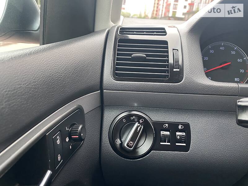 Універсал Volkswagen Touran 2006 в Івано-Франківську