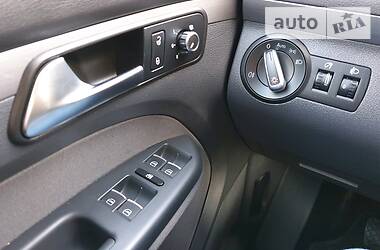 Мінівен Volkswagen Touran 2011 в 