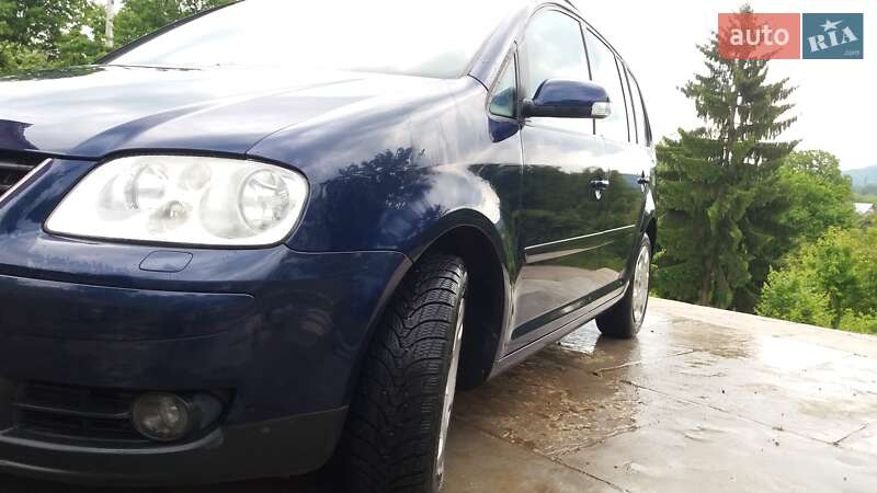 Минивэн Volkswagen Touran 2003 в Тячеве
