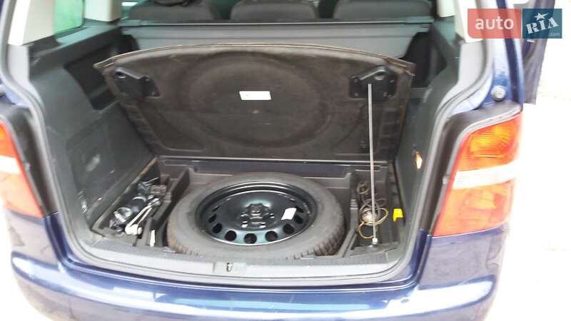 Минивэн Volkswagen Touran 2003 в Тячеве