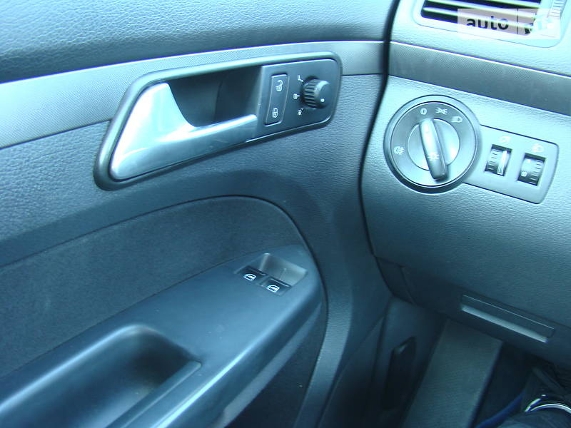 Мінівен Volkswagen Touran 2007 в Луцьку