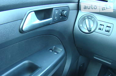 Мінівен Volkswagen Touran 2007 в 
