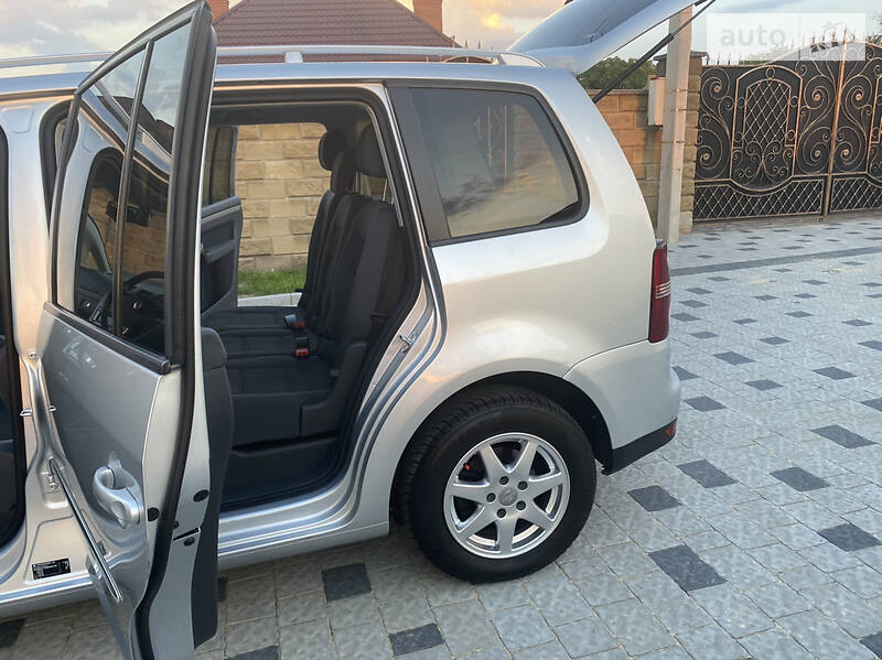 Мінівен Volkswagen Touran 2008 в Рівному