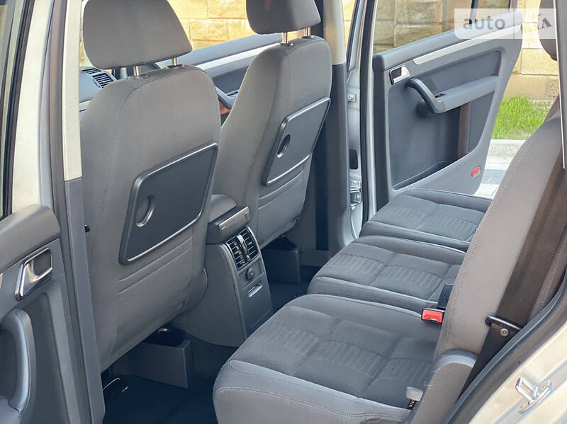 Мінівен Volkswagen Touran 2008 в Рівному