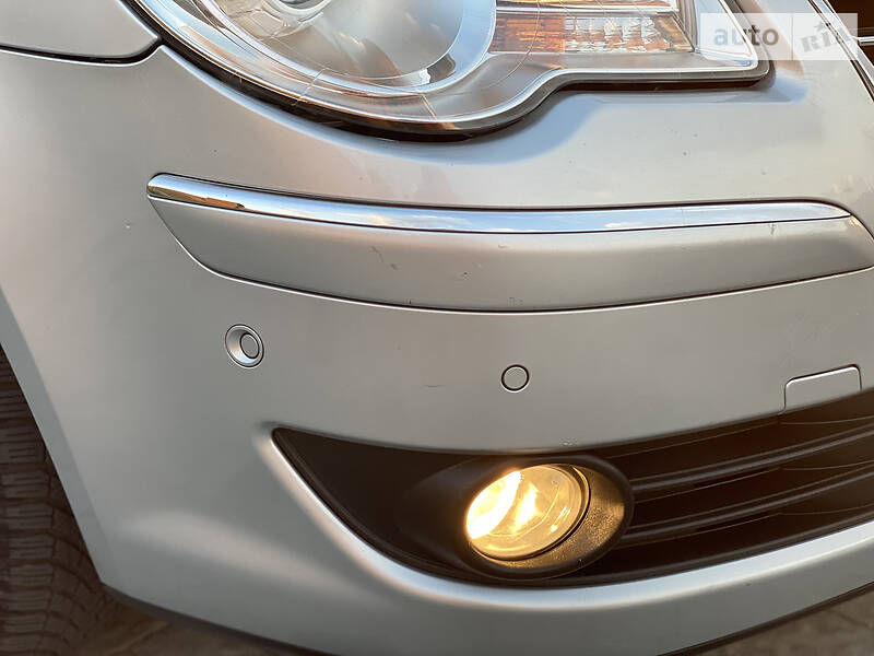 Мінівен Volkswagen Touran 2008 в Рівному