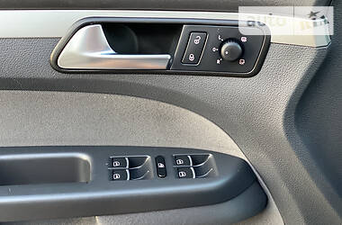 Мінівен Volkswagen Touran 2011 в 