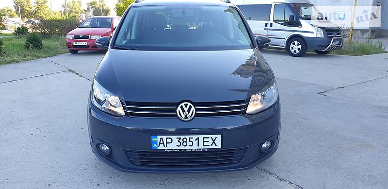 Минивэн Volkswagen Touran 2014 в Энергодаре