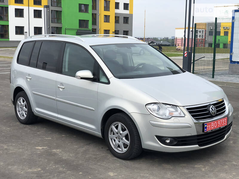 Мінівен Volkswagen Touran 2008 в Рівному