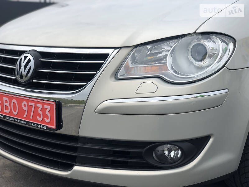 Мінівен Volkswagen Touran 2008 в Рівному