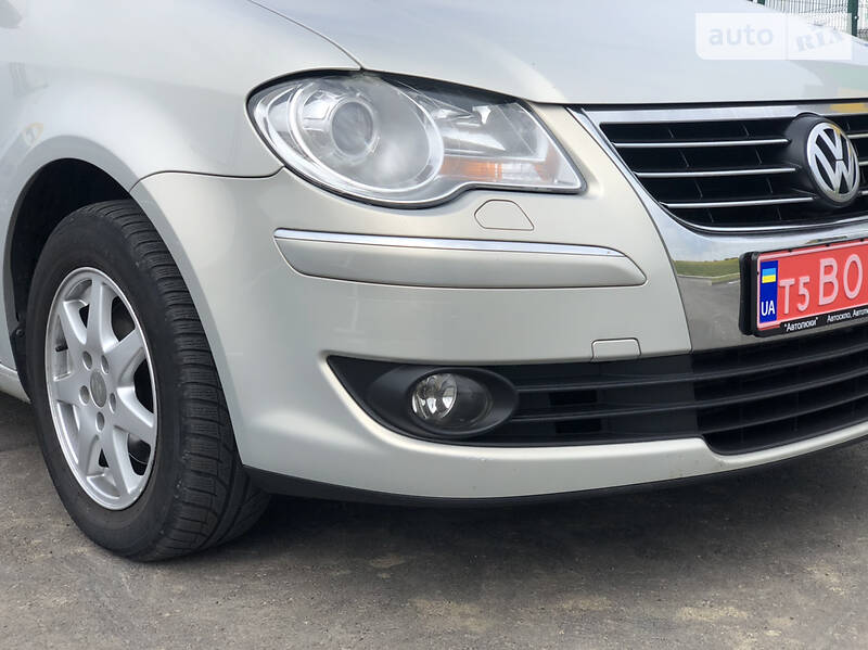 Мінівен Volkswagen Touran 2008 в Рівному