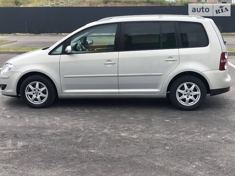 Мінівен Volkswagen Touran 2008 в Рівному
