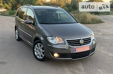 Мінівен Volkswagen Touran 2010 в 