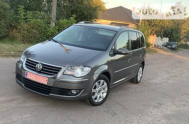 Мінівен Volkswagen Touran 2010 в 