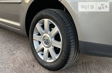 Мінівен Volkswagen Touran 2010 в 