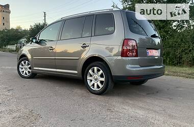 Мінівен Volkswagen Touran 2010 в 