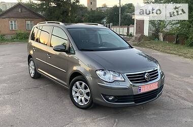 Мінівен Volkswagen Touran 2010 в 