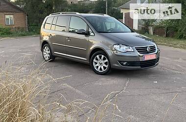 Мінівен Volkswagen Touran 2010 в 