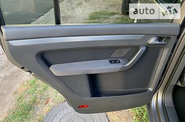 Мінівен Volkswagen Touran 2010 в 