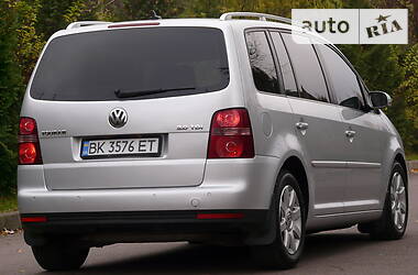 Минивэн Volkswagen Touran 2007 в Ровно