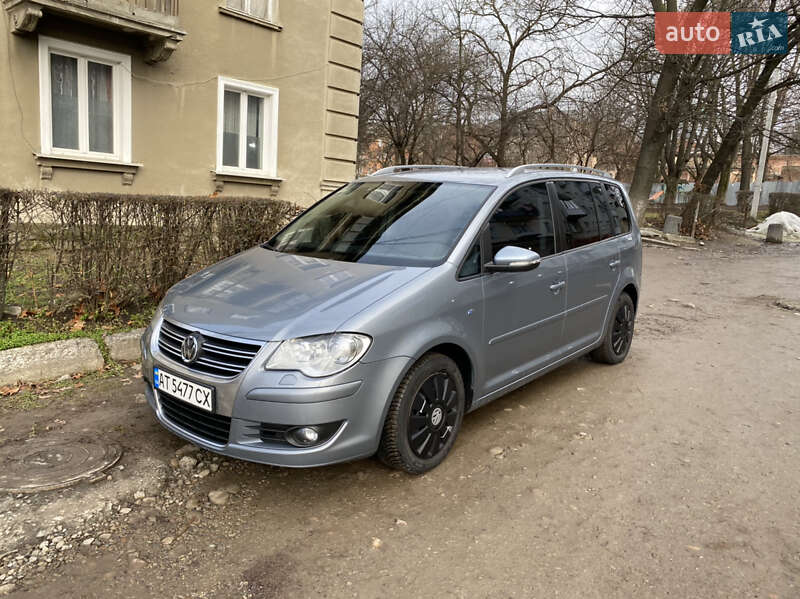 Мінівен Volkswagen Touran 2010 в Калуші