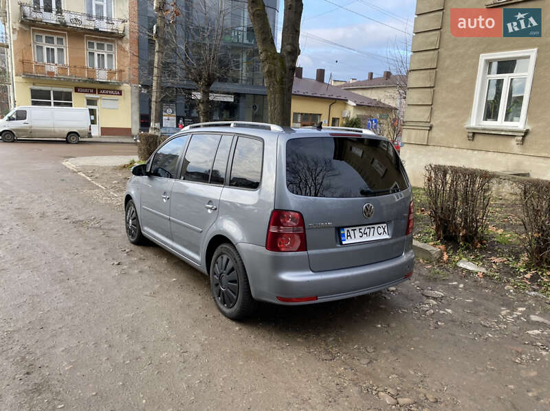 Мінівен Volkswagen Touran 2010 в Калуші
