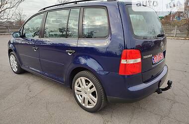 Минивэн Volkswagen Touran 2006 в Хороле