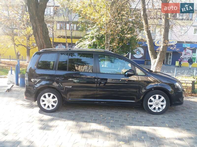 Мінівен Volkswagen Touran 2009 в Києві