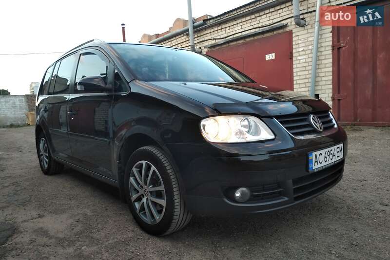 Мінівен Volkswagen Touran 2006 в Луцьку