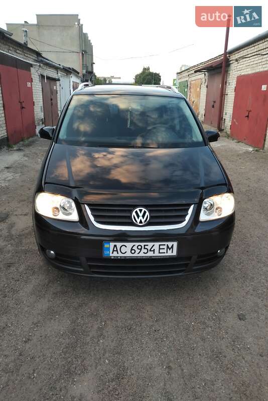 Мінівен Volkswagen Touran 2006 в Луцьку