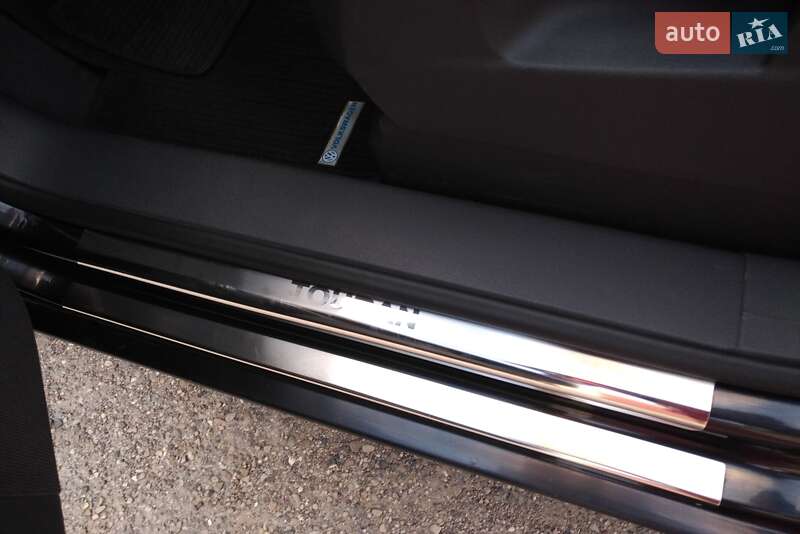 Мінівен Volkswagen Touran 2006 в Луцьку