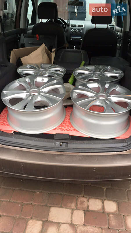 Микровэн Volkswagen Touran 2013 в Луцке фото 5 Микровэн Volkswagen Touran 2013 в Луцке