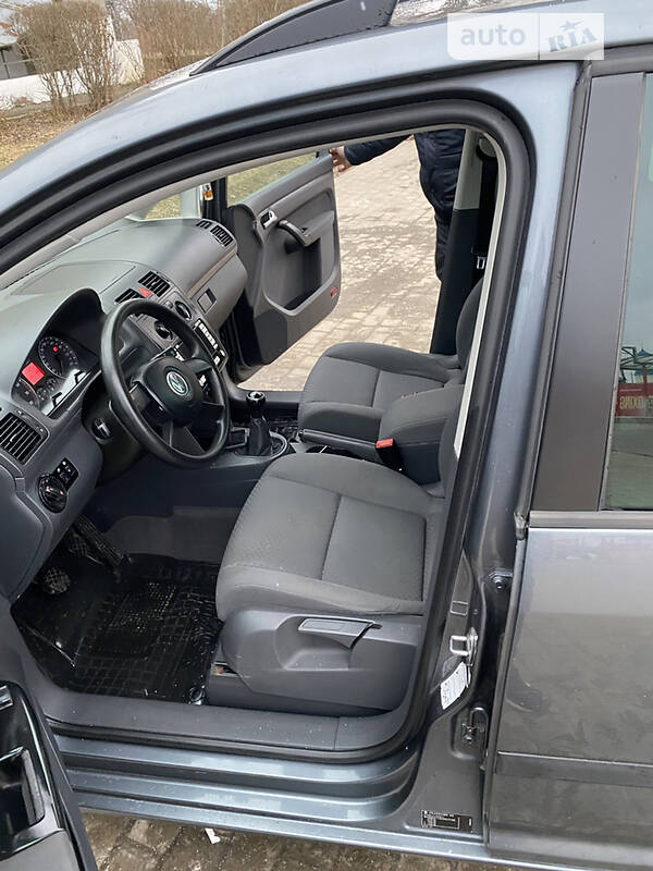 Минивэн Volkswagen Touran 2004 в 